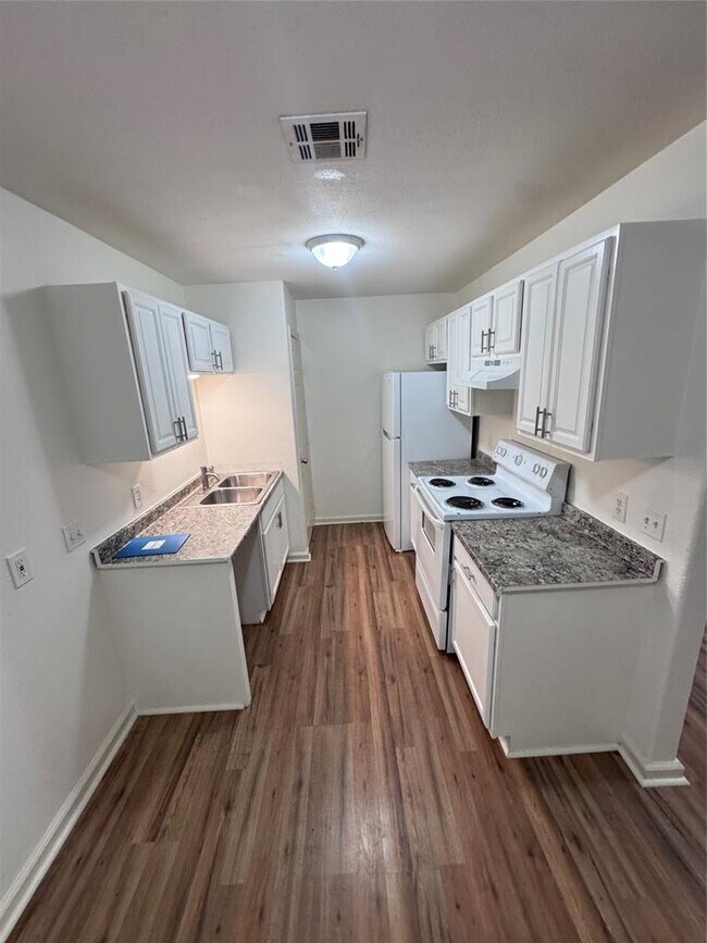 Building Photo - 8207 Sam Rayburn Dr