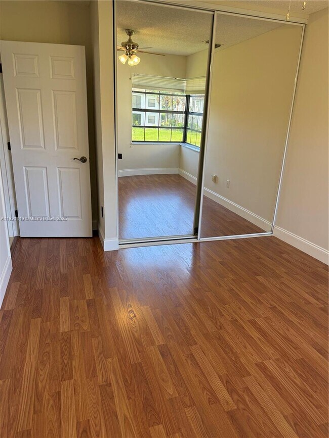 Building Photo - 5283 Europa Dr