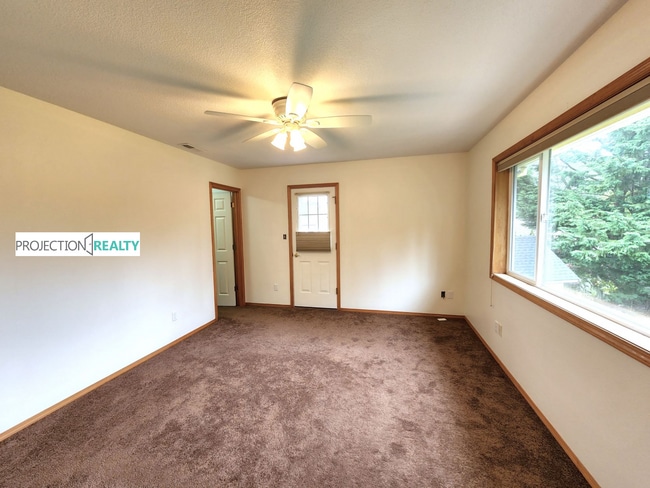 Building Photo - 33994-33997 7 Oaks Dr