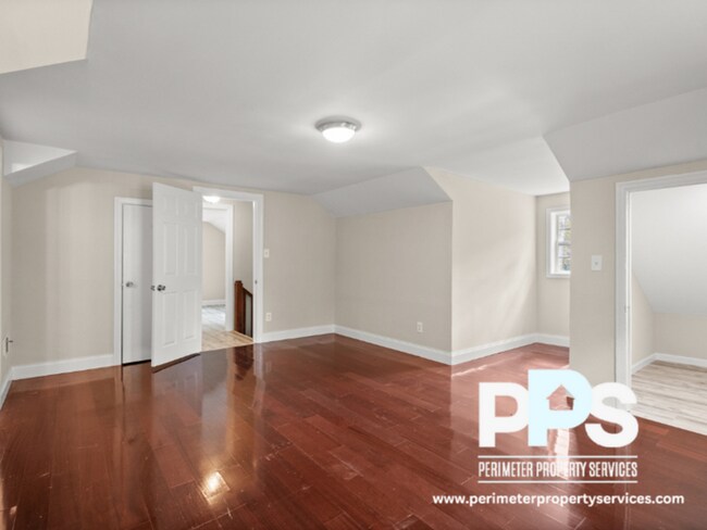Building Photo - 1527 Mayflower Ave SW