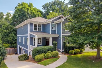 Building Photo - 152 Park Dr