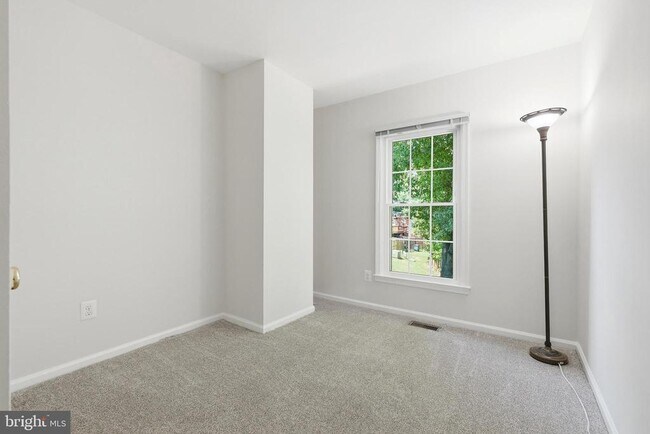 Building Photo - 7691 Northern Oaks Ct
