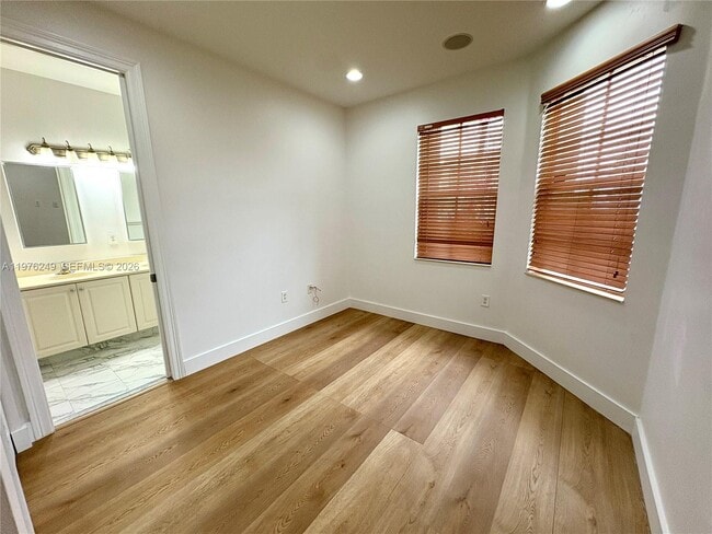 Building Photo - 4808 SW 183rd Ave