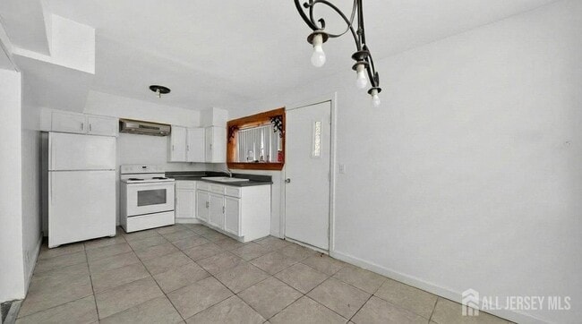 Building Photo - 6 Farm Ln