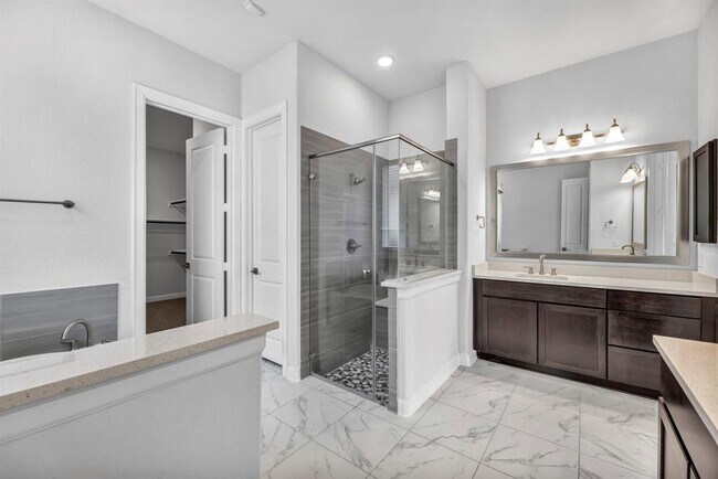 Building Photo - 252 Sabino Dr