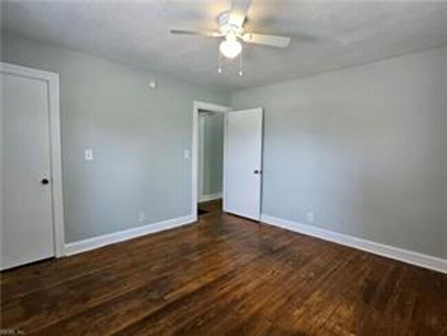 Building Photo - SHE9640-KA