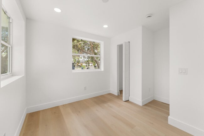 Building Photo - 111 W 35th St