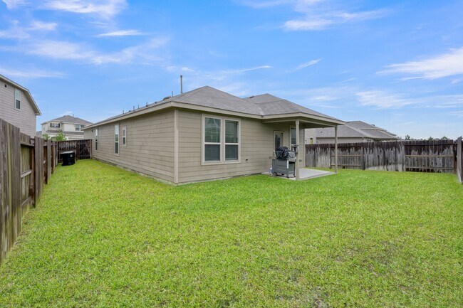 Building Photo - 16435 Big Hickory Dr
