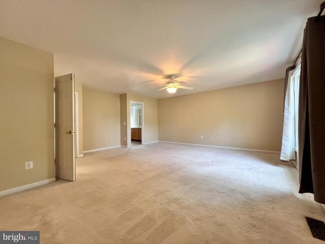 Building Photo - 8596 Trail View Dr