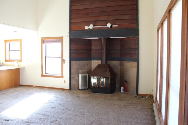 Building Photo - 89 Valley View Dr