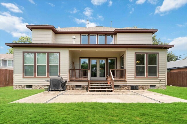 Building Photo - 4310 Fernwood Dr