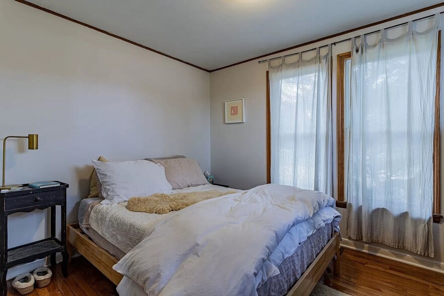 Bedroom - 602 S Broadway Ave