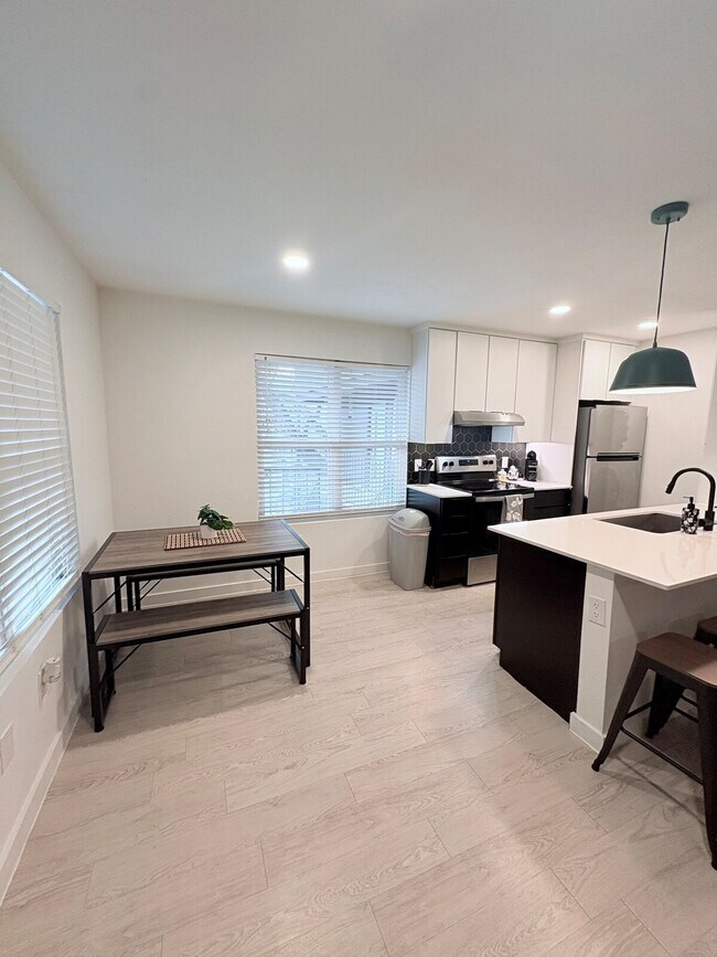 Building Photo - 1317 Newning Ave