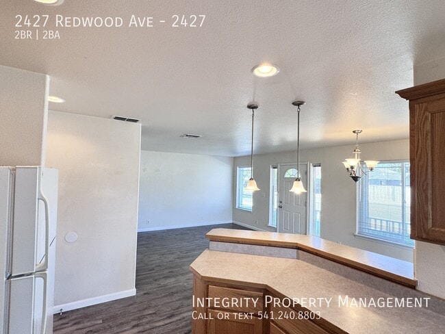 Building Photo - 2427 Redwood Ave