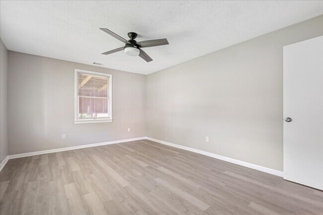 Building Photo - Recently Renovated 2-Bedroom Home – 1.5 Mi...