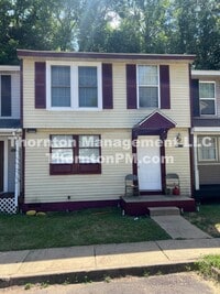 Building Photo - Charming 2 Bedroom Townhouse