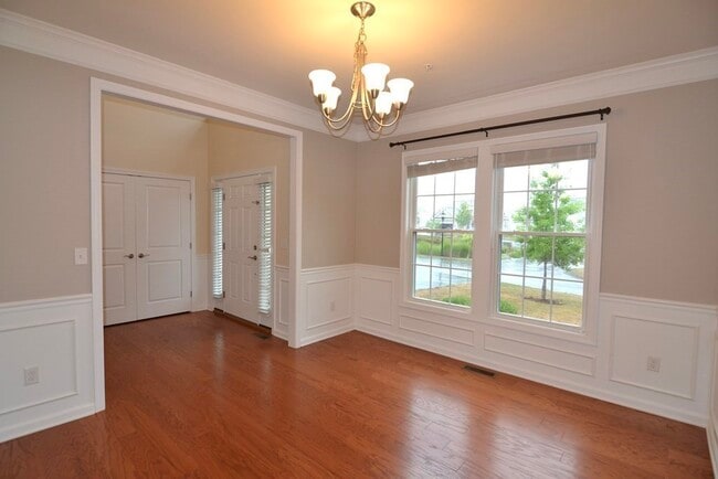 Building Photo - 8 Spicebush Ct
