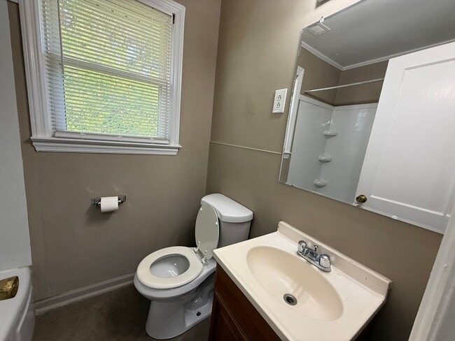 Building Photo - Nice 2 bedroom, 1 bath Duplex located in New River