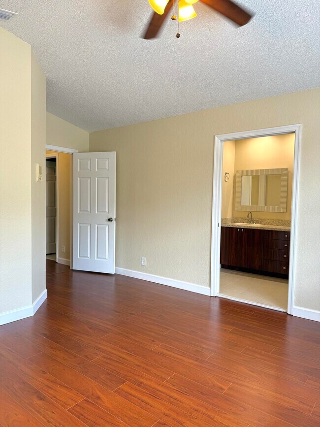 Building Photo - 18292 Clear Brook Cir