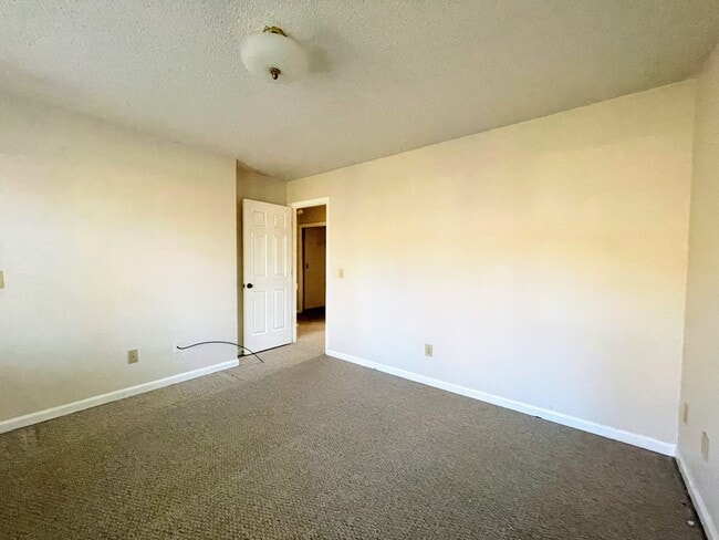 Building Photo - 603 Maysville Rd NE