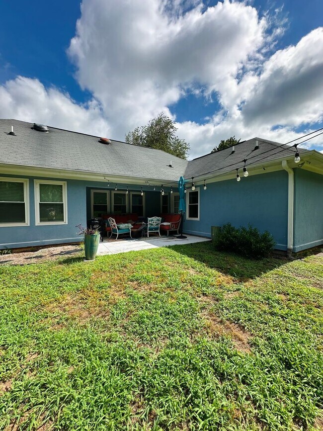 Building Photo - 103 Meadow Creek Dr