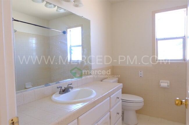 Building Photo - 15290 Sunset Dr