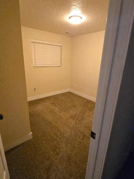 Building Photo - 210 W 510 S