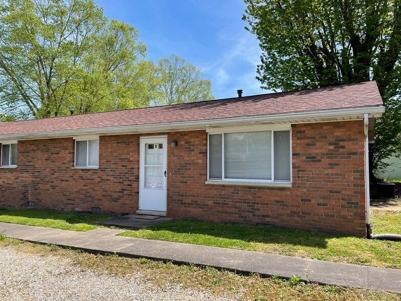 Primary Photo - 204 E 9th St