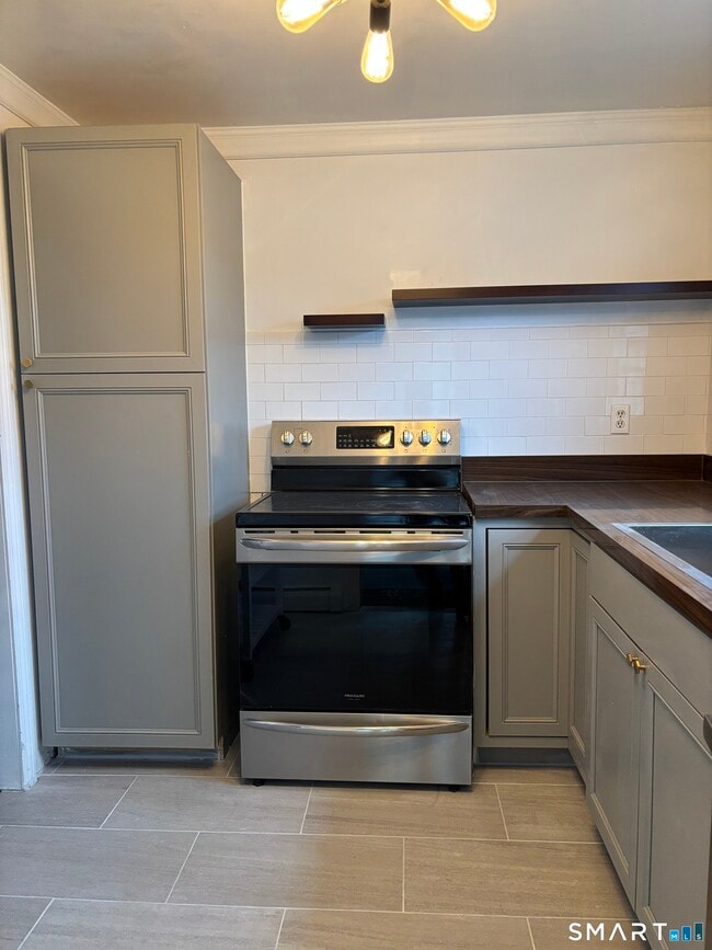 Building Photo - 49 Grandview Dr