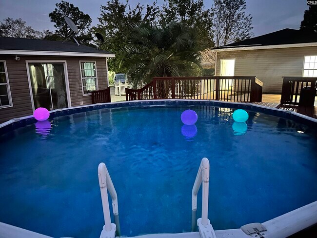 Building Photo - 221 Bentgrass Ln