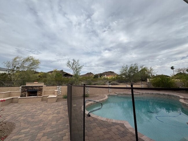 Building Photo - Modern Living Meets Outdoor Luxury in North Phoenix