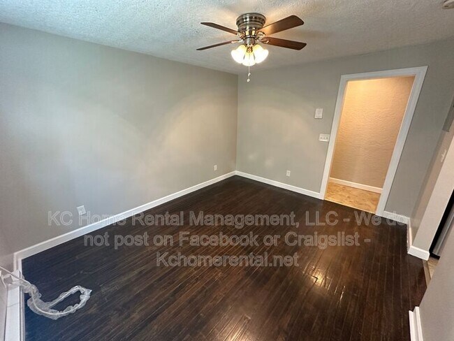 Building Photo - 901 N 16 St