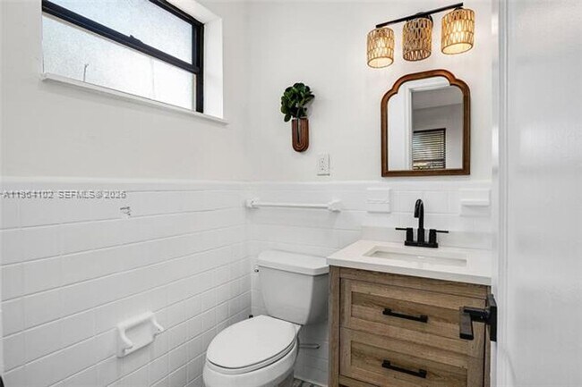 Building Photo - 1275 Marseille Dr