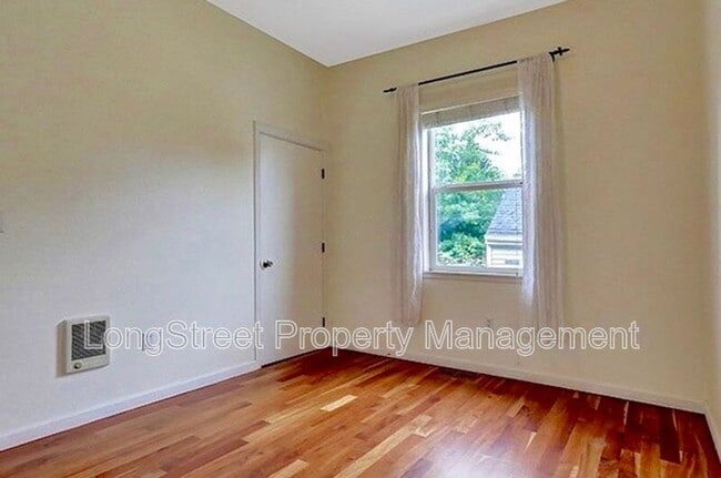 Building Photo - 2624 NE Sumner St