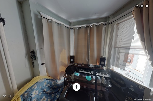 Building Photo - 65 Burbank St