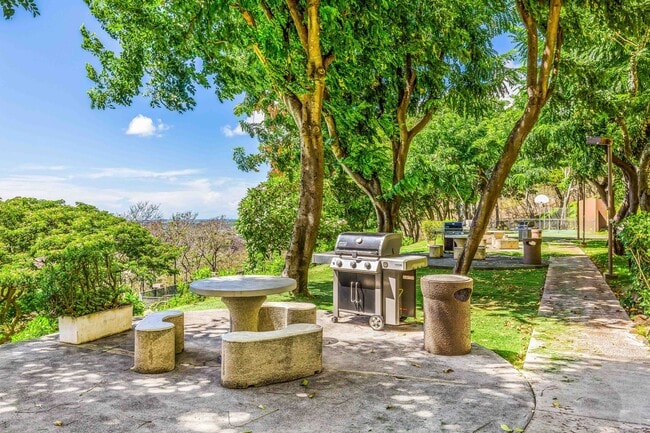 Building Photo - High 2 bedroom with sweeping views!