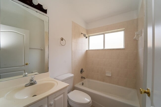 Building Photo - 957 Windward Way