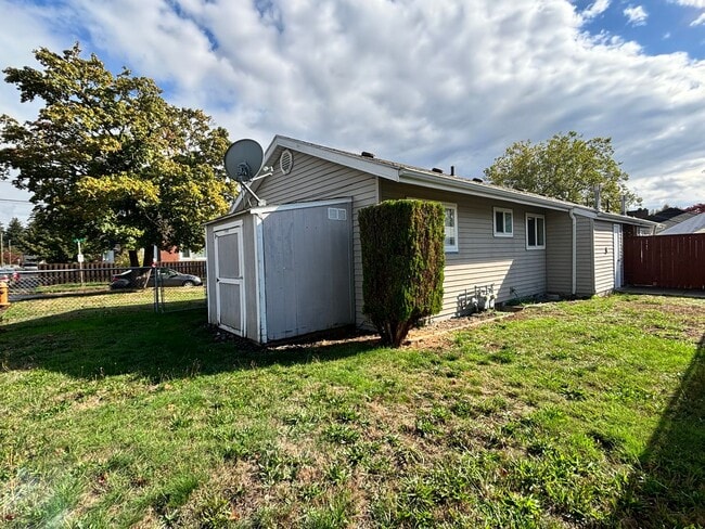 Building Photo - 5109 SE 84th Ave