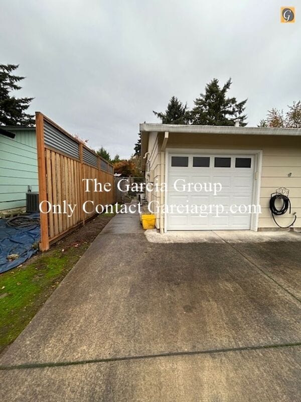 Building Photo - 14465 SE Bevington Ct