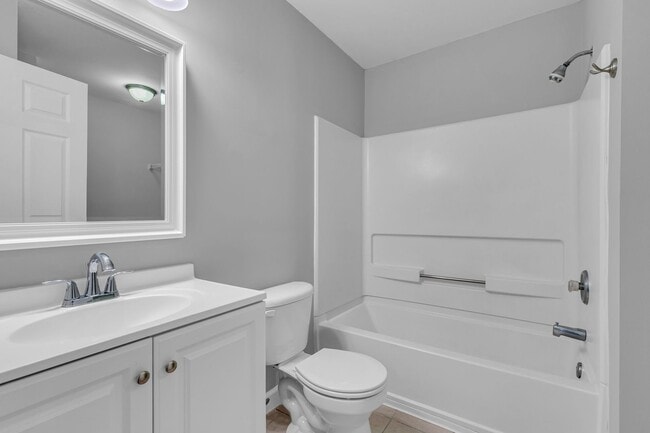 Building Photo - 525 Rushing St