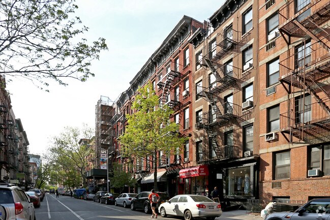 Building Photo - 335 E 9th St