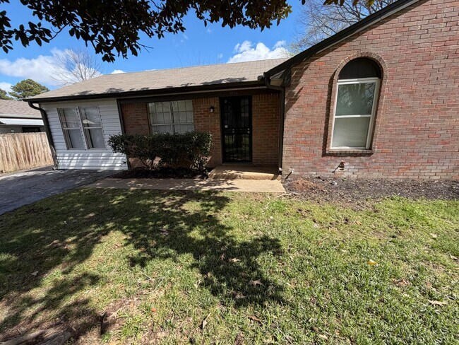 Building Photo - Welcome to your new home in Southaven, MS! HALF OFF FIRST MONTH RENT!!