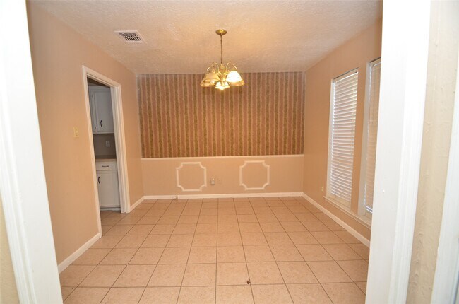 Building Photo - 439 Breeze Park Dr