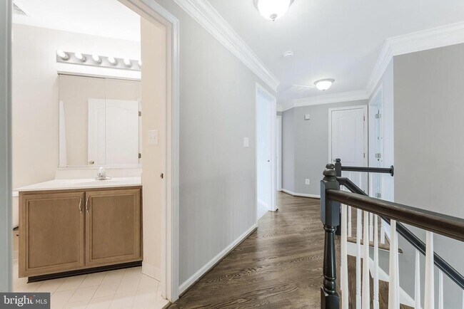 Building Photo - 20152 Boxwood Pl