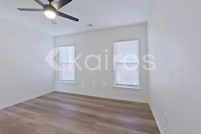 Building Photo - 114 Rainfall Ln