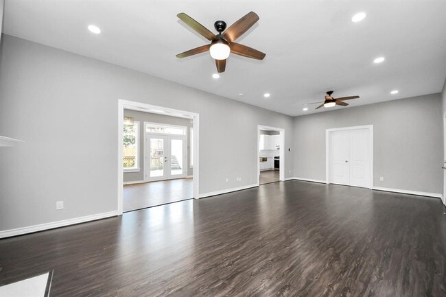 Building Photo - 6622 Park Ln
