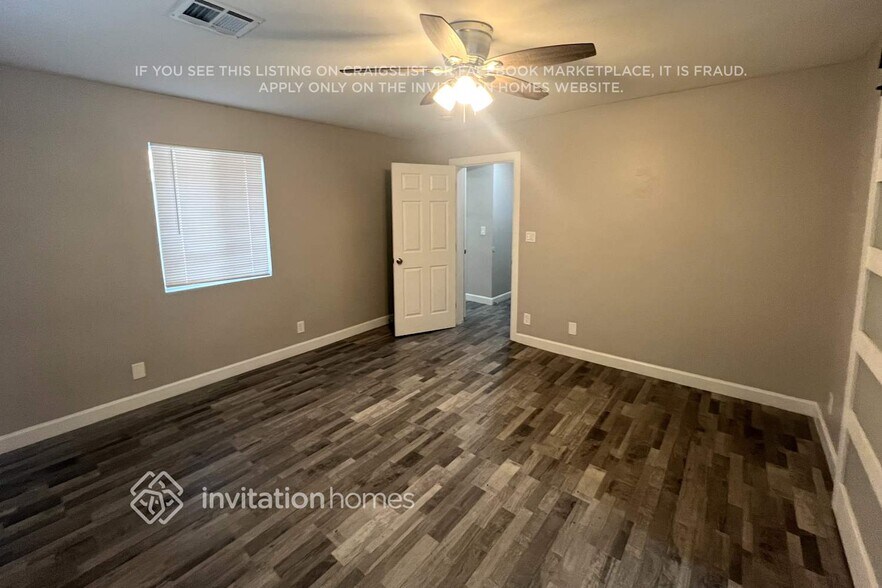 Building Photo - 3520 E Pueblo Ave