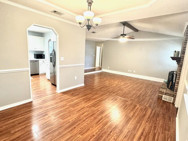Building Photo - 520 Linden Ave