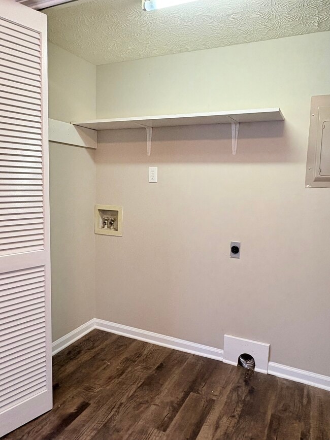 Building Photo - 1956 Sandra St