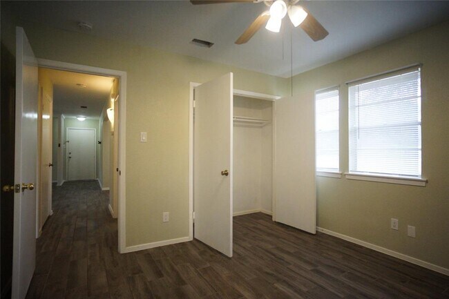 Building Photo - 12725 Dakota Ln